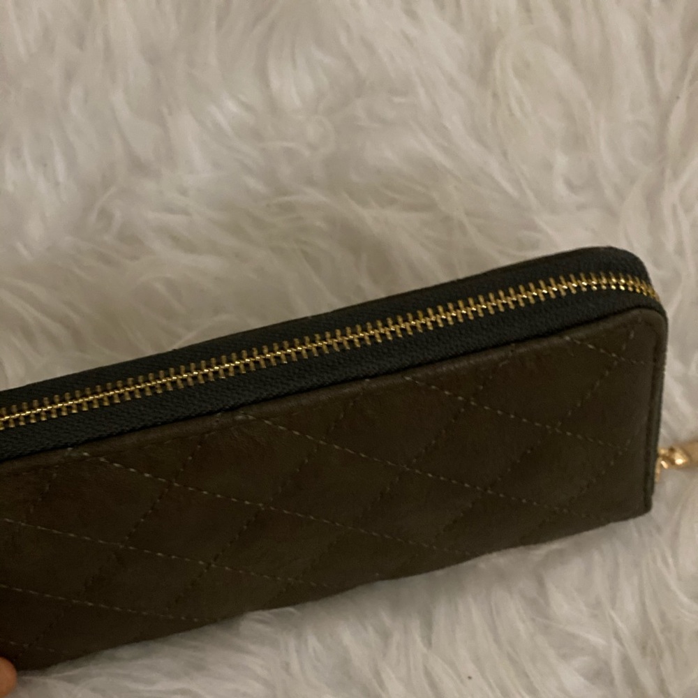 Brand New Wallet - Picture 2 of 4